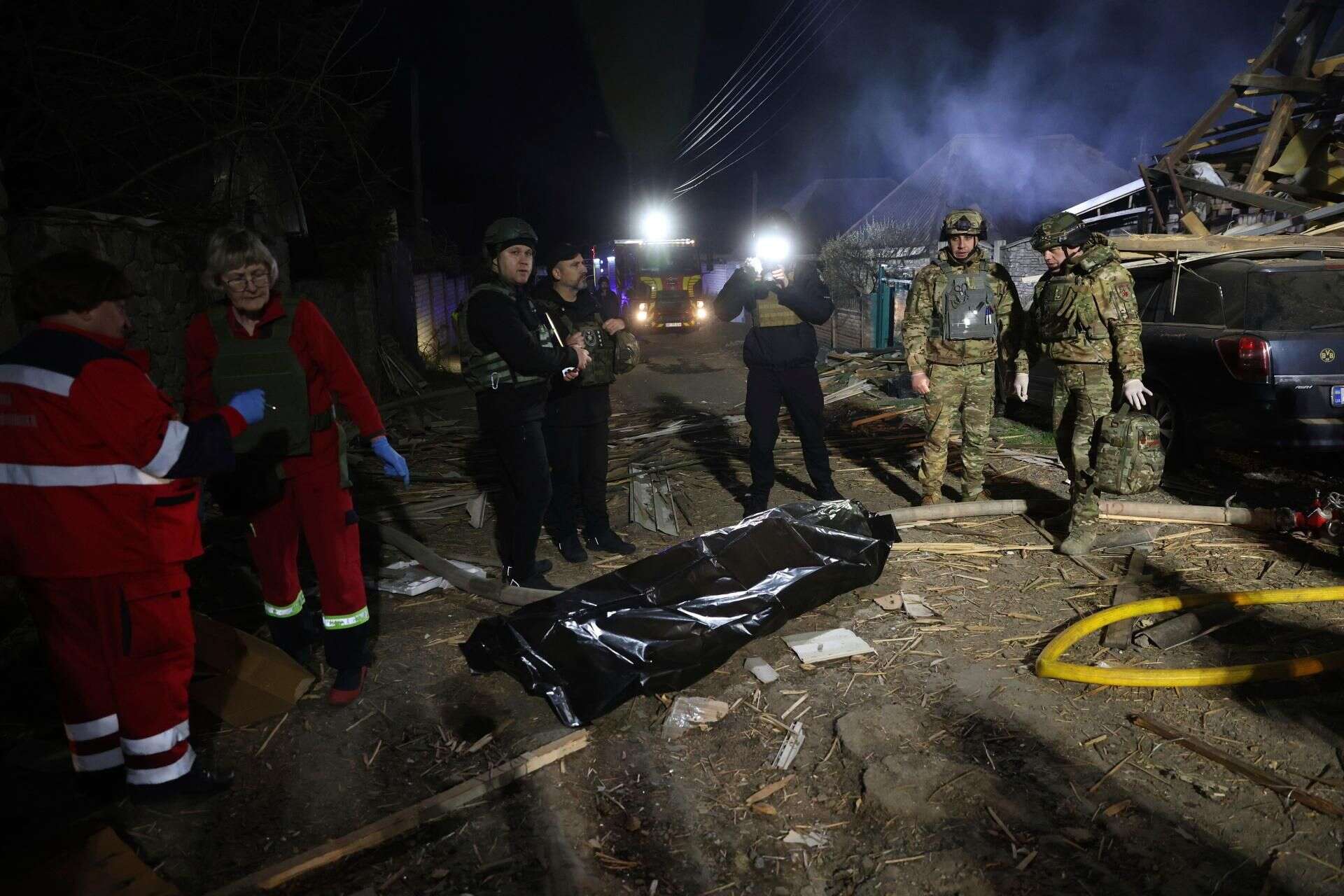 Dramatyczne sceny Zmasowany atak rosyjskich dronów. Ludzie pod gruzami