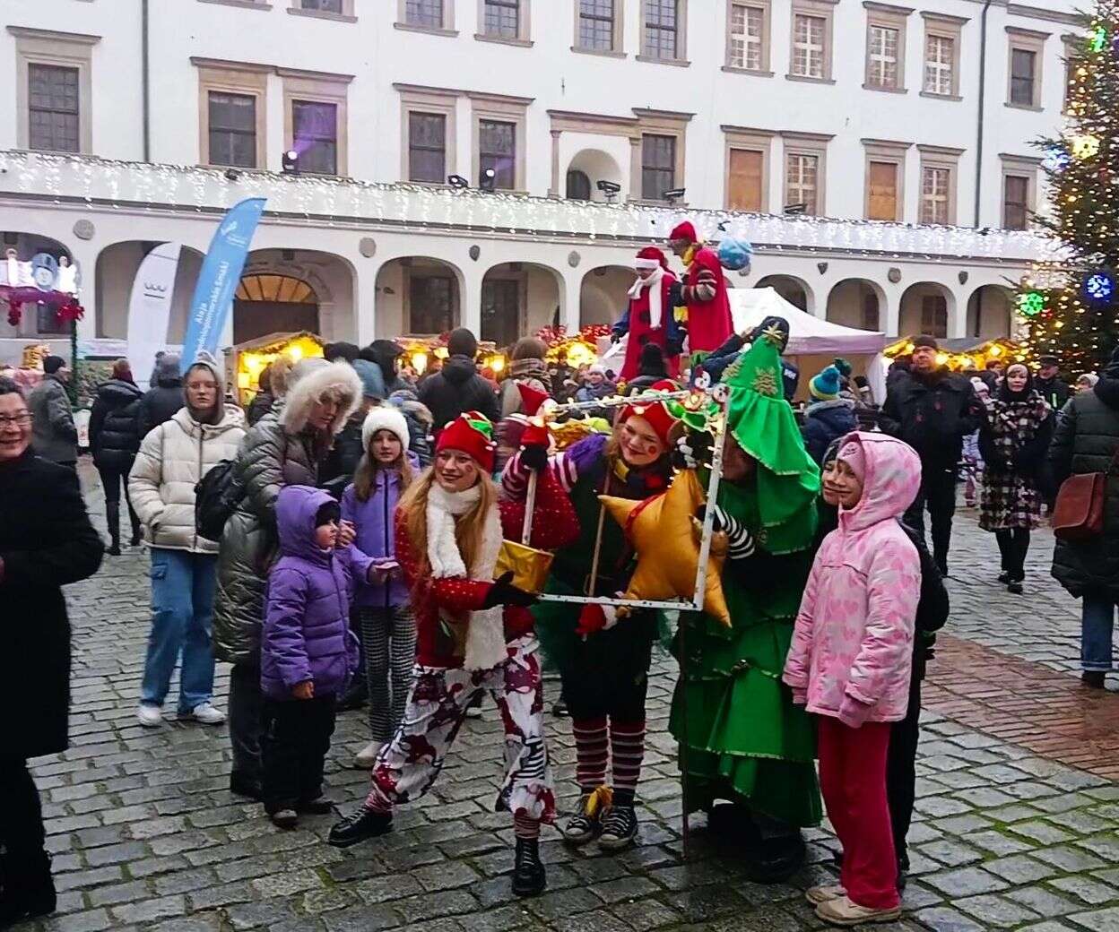 Liczne atrakcje Świąteczny klimat w zabytkowej scenerii. Trwa jarmark na zamku