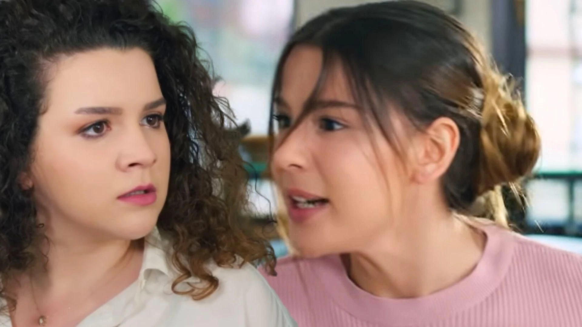 Tureckie seriale Miłość i nadzieja. Ostre starcie Melis i Zeynep. Tym razem żadna nie odpuści!