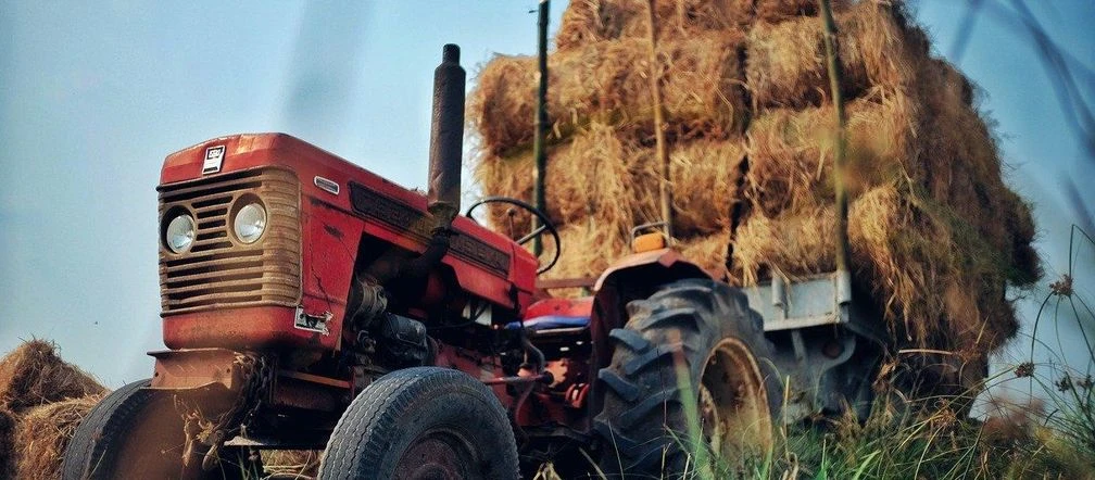 Z OSTATNIEJ CHWILI Dramatyczny wypadek pod Kielcami. 10-latek wpadł pod koła traktora