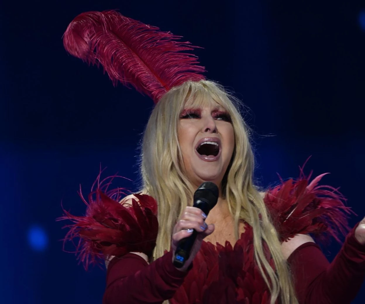 Te pióra musiały kosztować majątek! Maryla Rodowicz niczym Lady Gaga! Ta kreacja absolutnie zachwyca