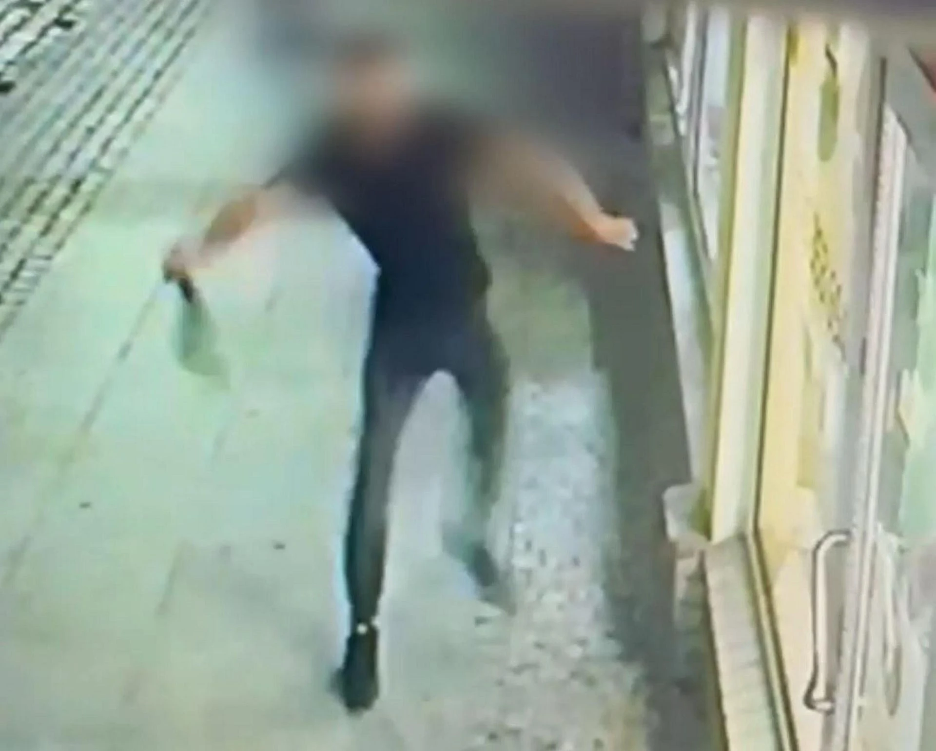 Młodzi Polacy zatrzymani Zdemolowali lokal Bangijczyka, mężczyzna pobity! Mieszka w Polsce od prawie 10 lat [WIDEO, ZDJĘCIA]