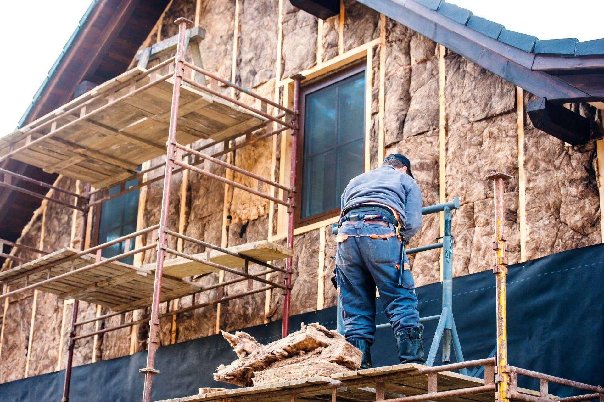 Dyrektywa budynkowa Do 400 tys. zł wydatków dla właścicieli nieruchomości. Bruksela wdraża kosztowne prz…