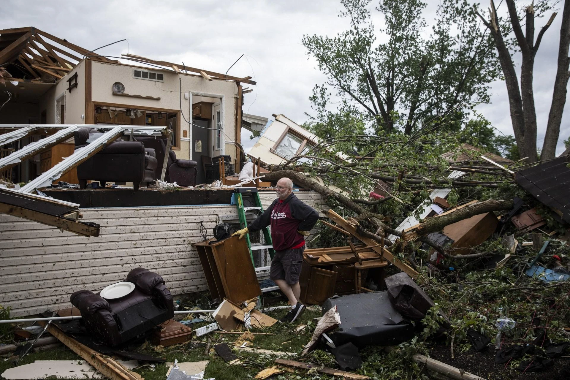 Tornado zmiotło przedmieścia Chicago! Potworne zniszczenia. ZDJĘCIA