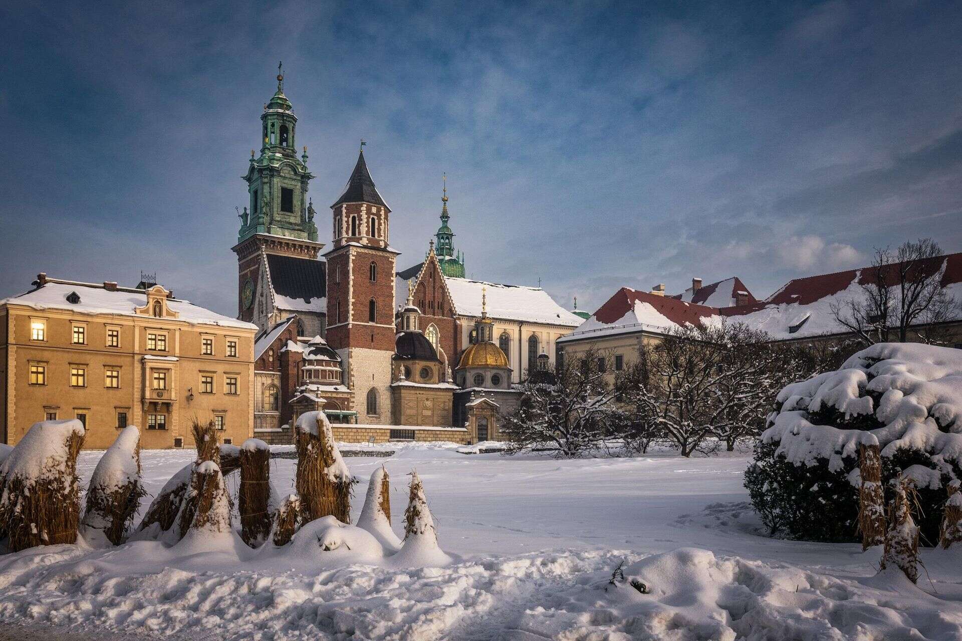 Zimą warto postawić na Kraków! Kraków miastem atrakcyjnym zimą. Stolica Małopolski uplasowała się na podium w międz…