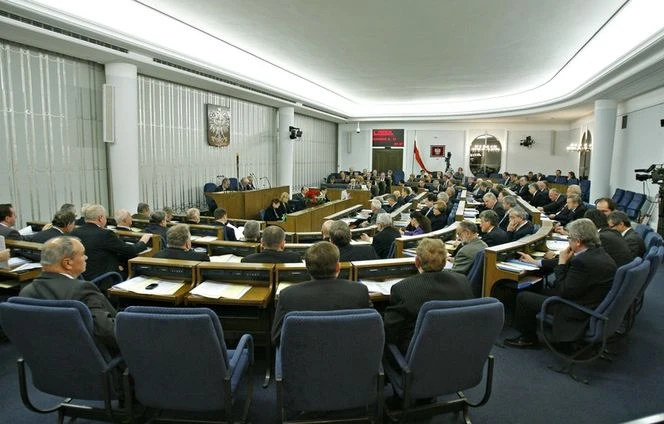 Afera na całą Polskę Senat miał dać 60 tysięcy na „literackie” spotkania, których nie było. W tle Fundacja Otwarty Dialog