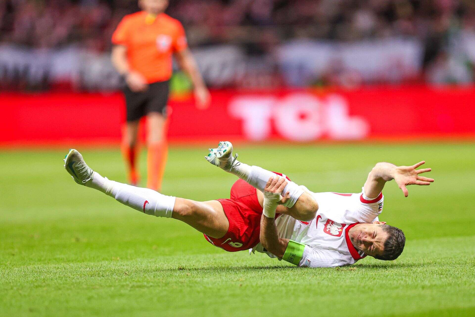 tak opuszczał stadion Ciarki przechodzą, w jakim stanie Robert Lewandowski opuszczał stadion po meczu z Ch…