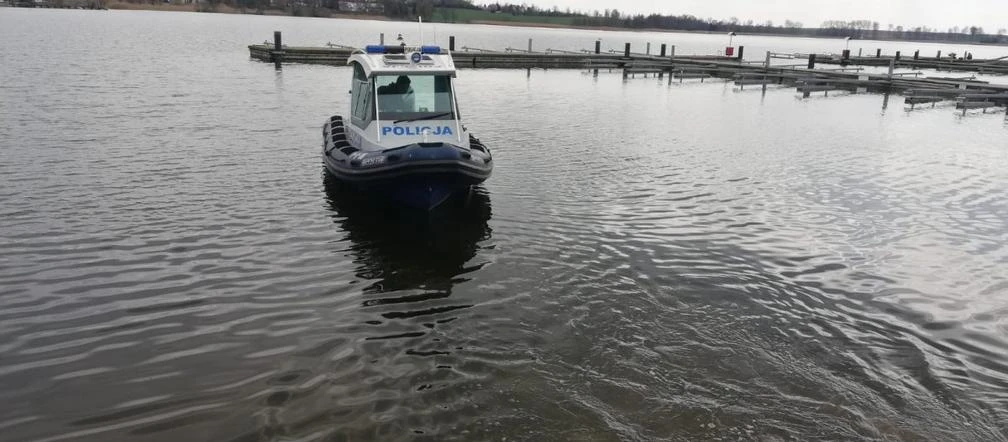 Policja bada sprawę Tajemnicza śmierć w Olsztynie. Ciało mężczyzny w jeziorze!