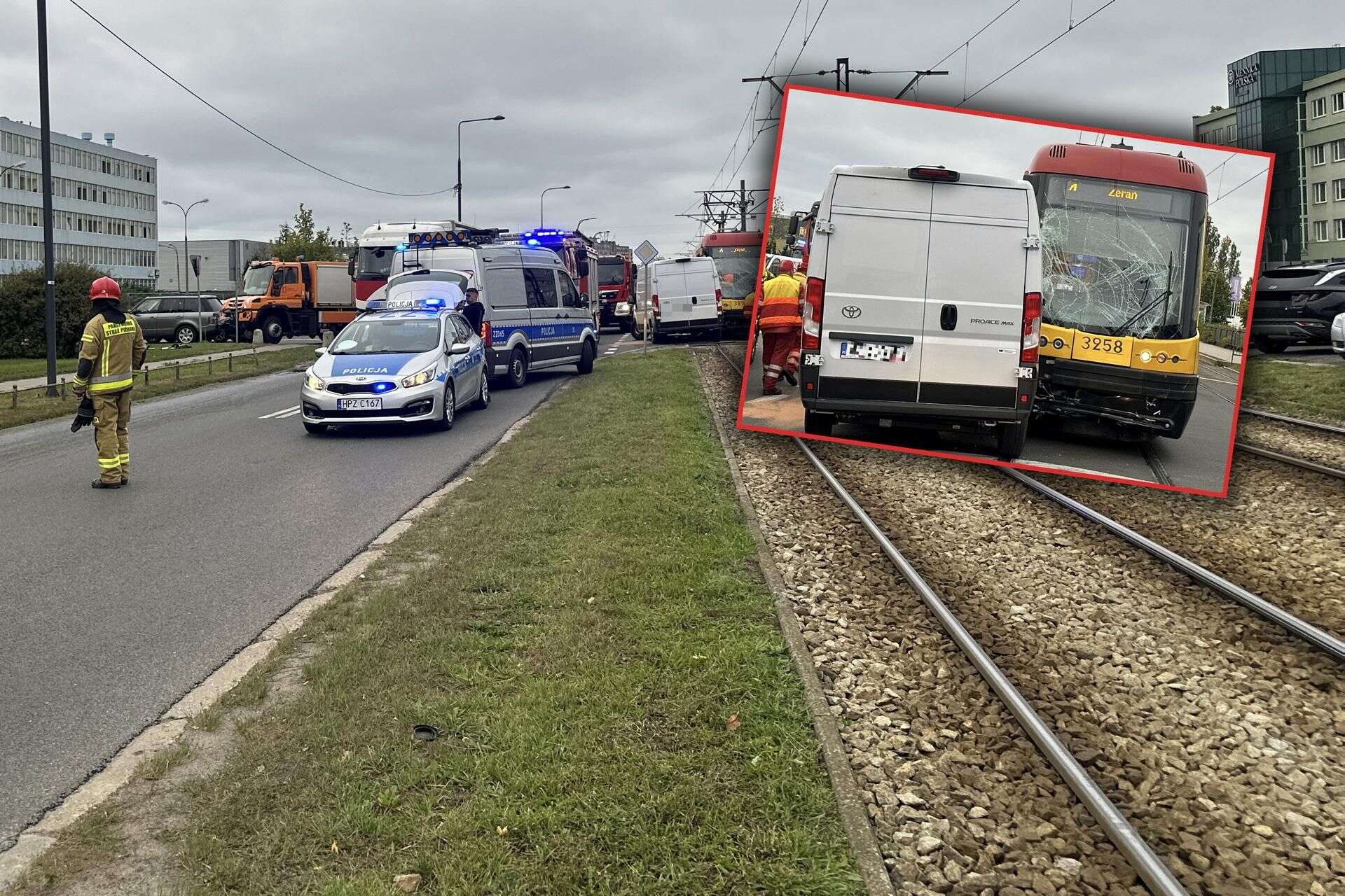 Wypadek! Tramwaj uderzył w busa na Annopolu. Poważny wypadek w Warszawie, motorniczy ranny