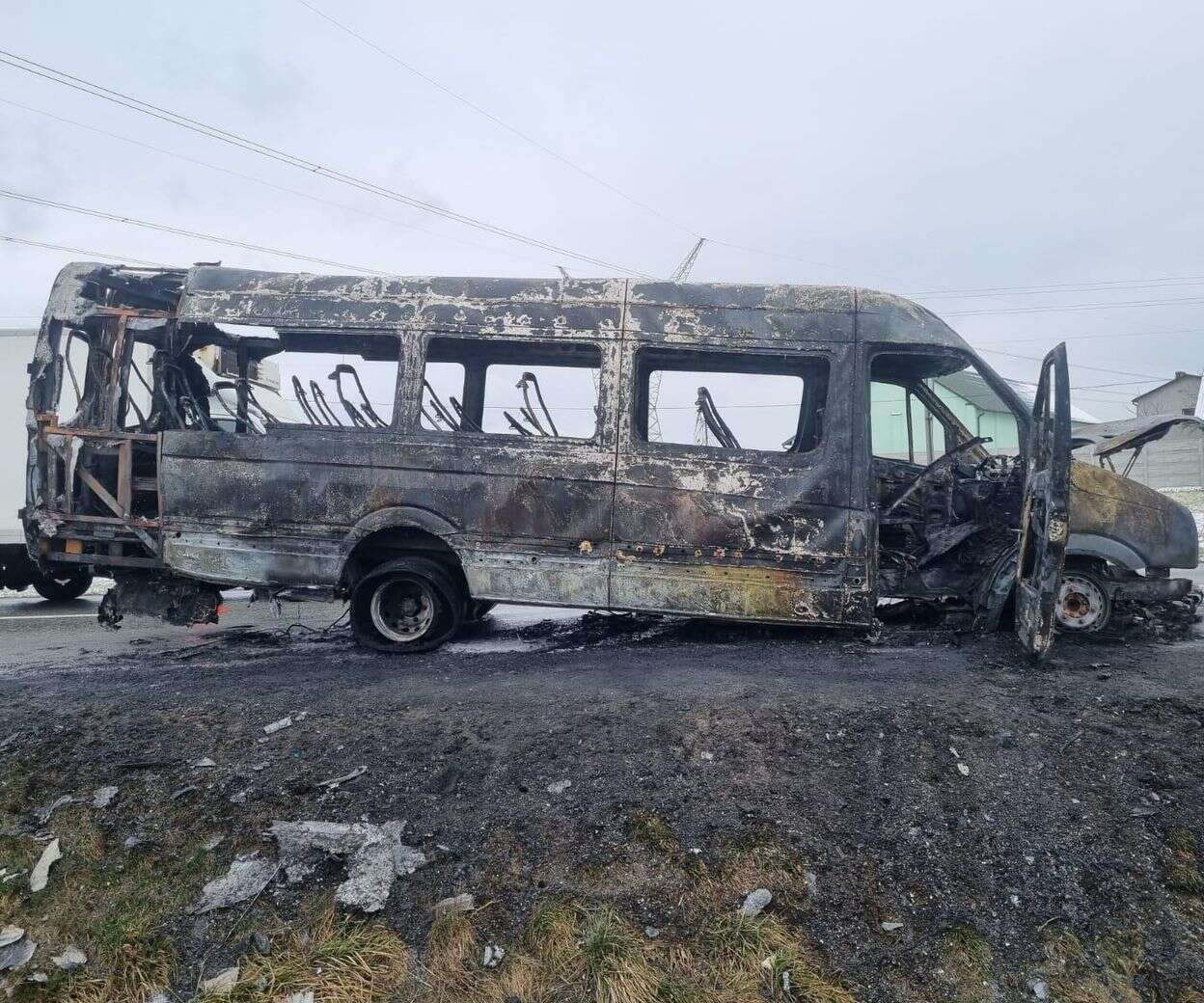 Co tam się stało? Bus spłonął na drodze pod Tarnowem. Jechało nim ponad 20 osób