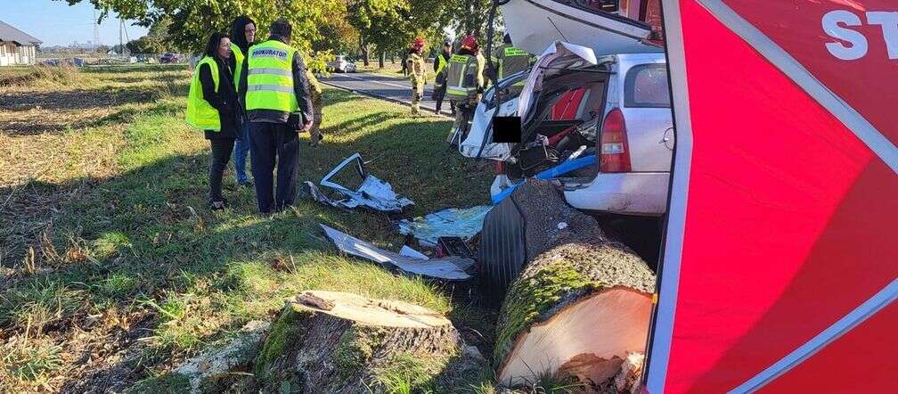 TRAGEDIA POD RYPINEM Horror! 28-latek zginął w zmiażdżonym oplu. Wjechał w niego kierowca MAN-a