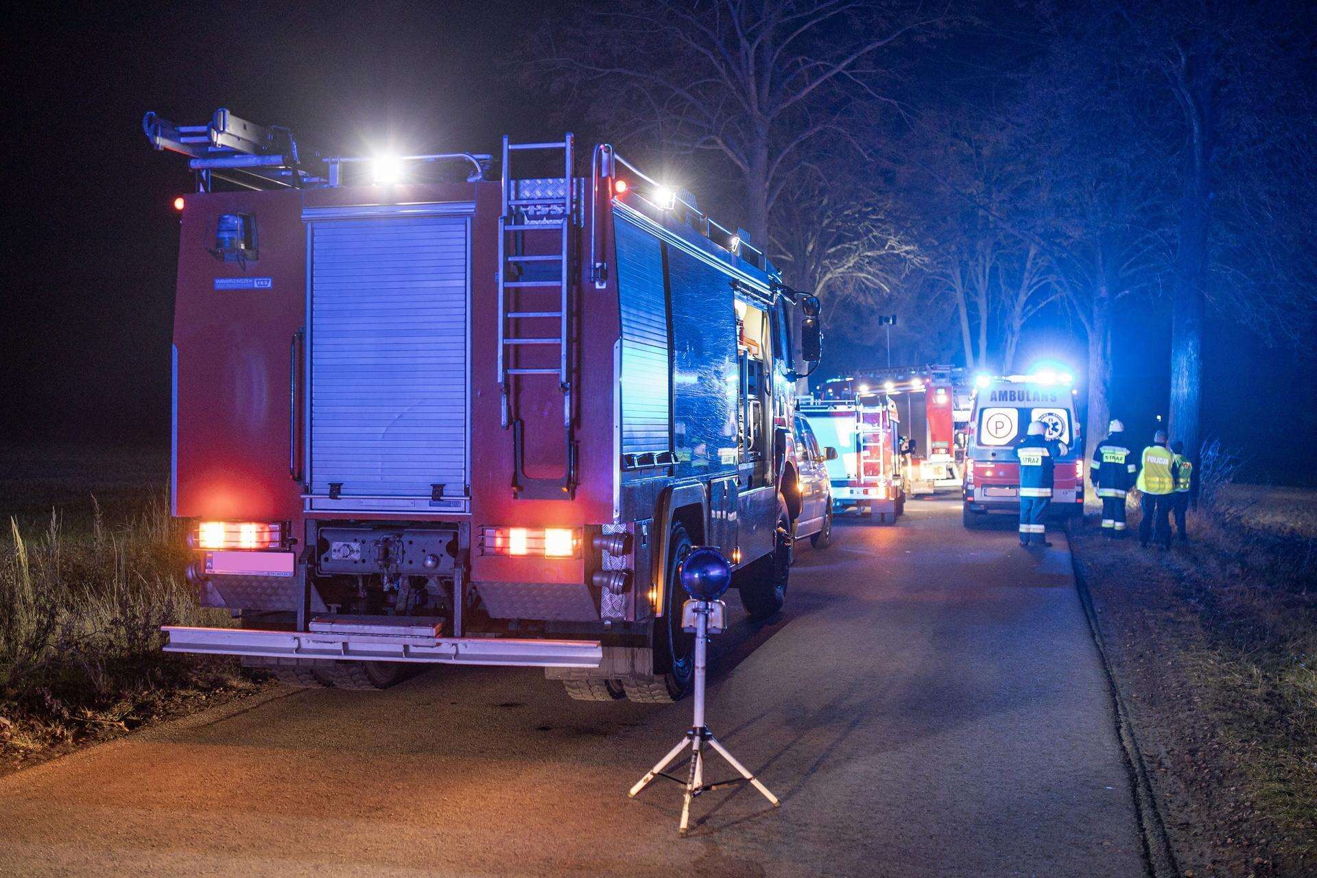 Śmierć na drodze Zatrzymał auto, bo zobaczył dym. Chwilę później już nie żył