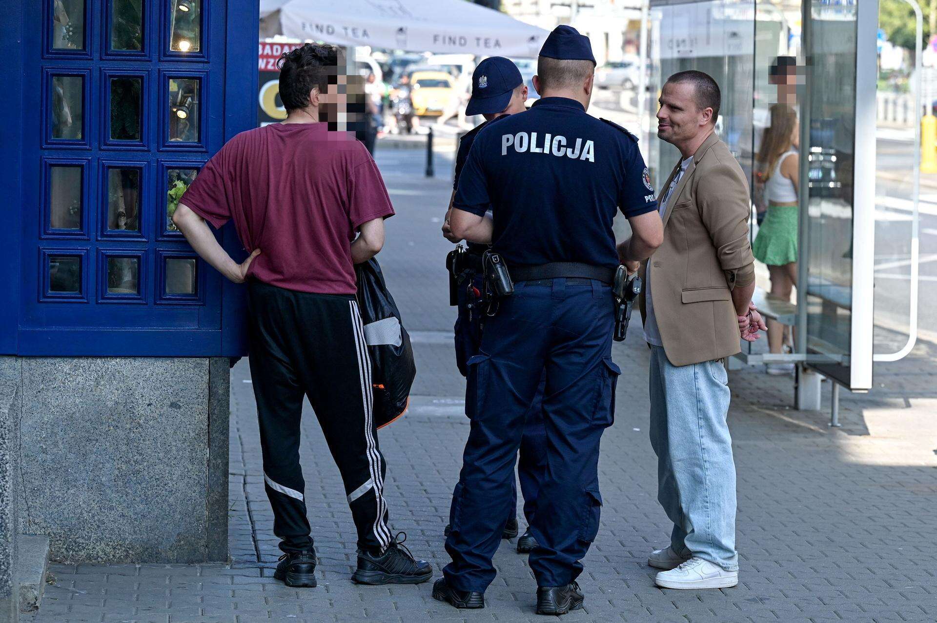 Atak w środku dnia! Pilne! Marcin Hakiel pobity na oczach ciężarnej Dominiki! Sprawca w rękach policji