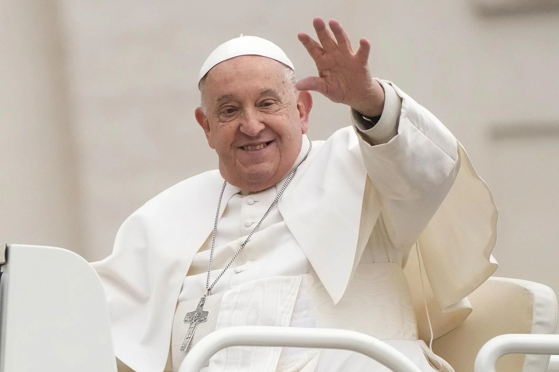 Gest miłosierdzia Papież Franciszek oddał wszystko, co miał na koncie. Biskup zdradził szczegóły