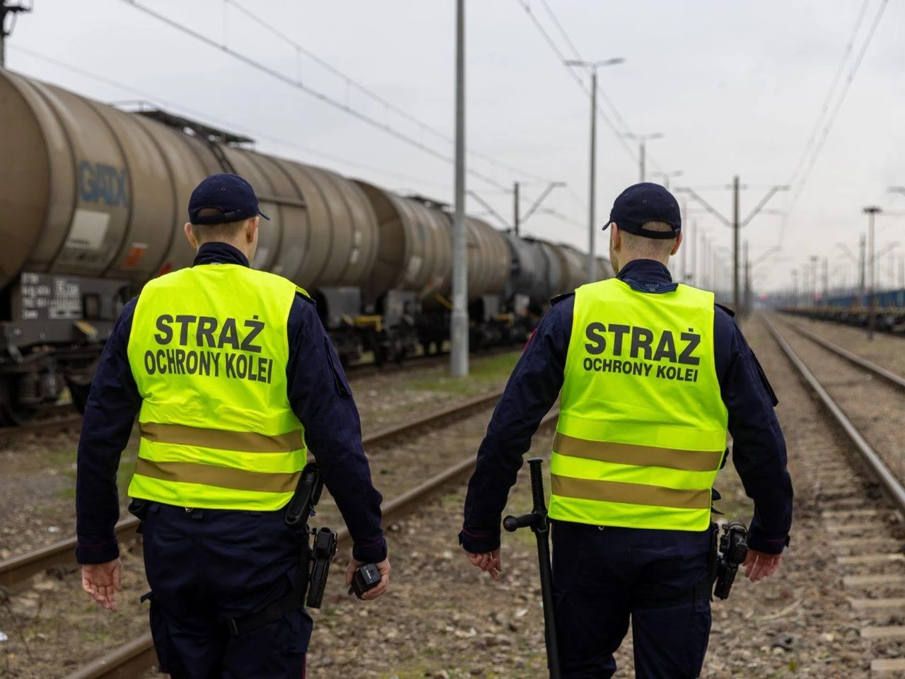 Potrącenie Mężczyzna potrącony przez pociąg towarowy. 