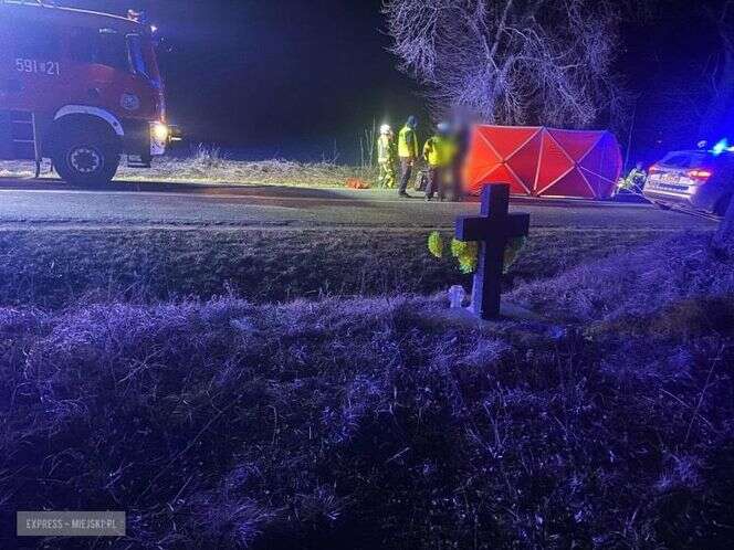 W miejscu zdarzenia stoi krzyż 45-latek nie żyje, 21-latek został ciężko ranny. Tragiczny wypadek pod Stolcem