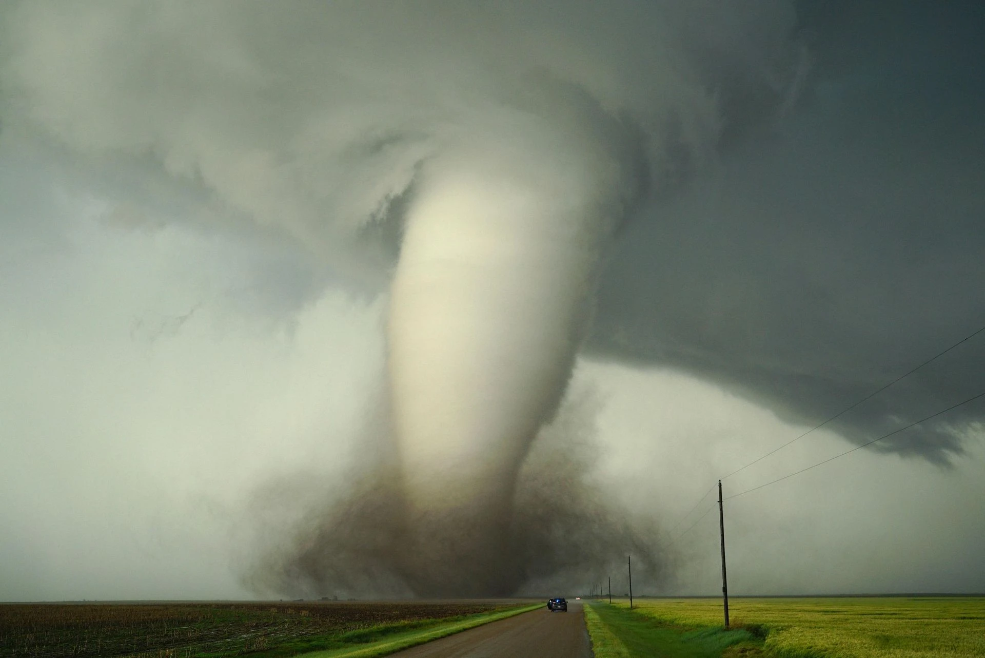 Ostrzeżenia meteorologów Tornada i powodzie. Tragiczne skutki pogody w USA, Australii i Francji