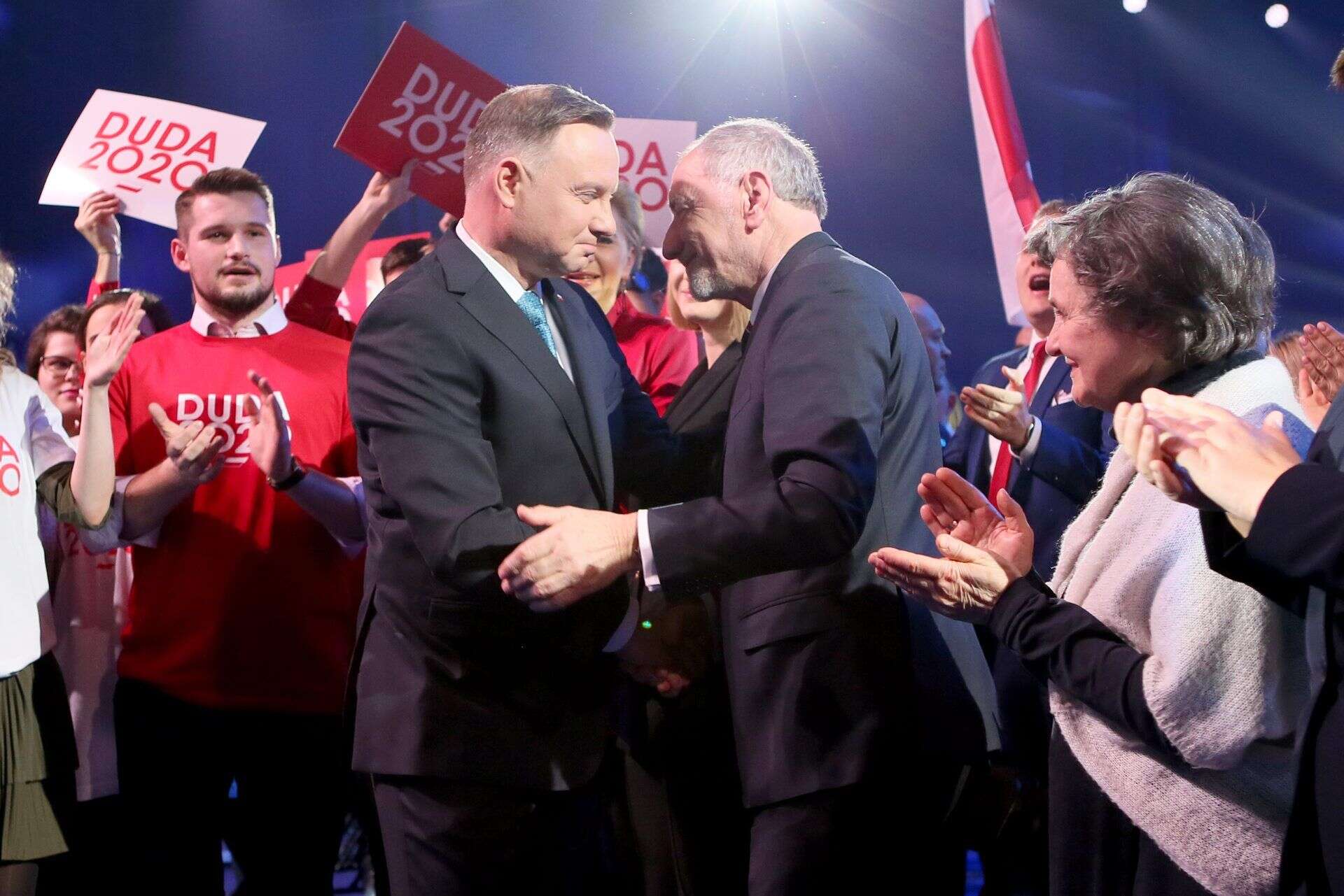 oświadczenie majątkoweBed Wyszło na jaw, ile zarabia ojciec prezydenta. Biedy nie ma! Zestawienie z Andrzejem …