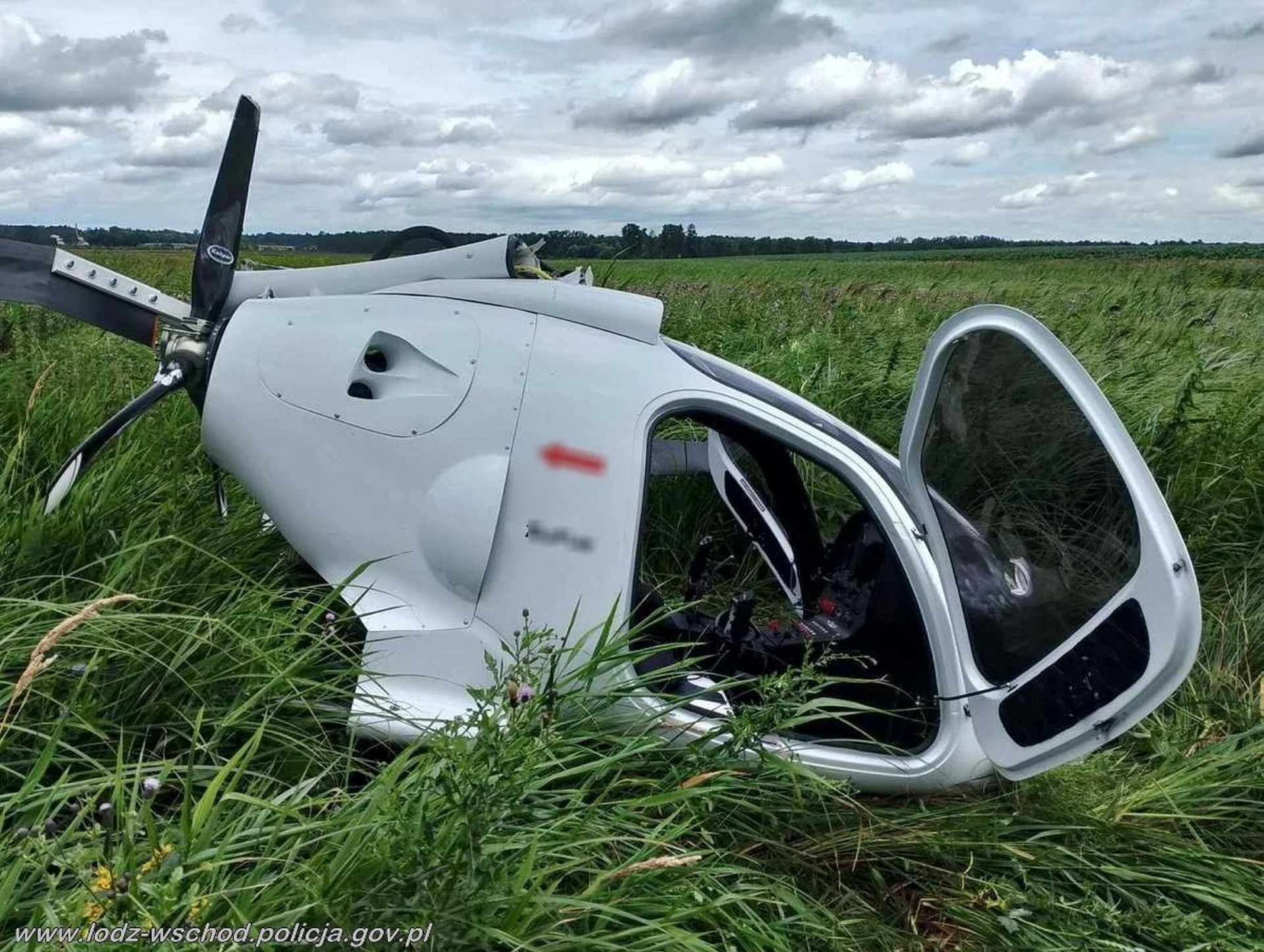 Wypadek lotniczy Wiatrakowiec runął na ziemię! W środku dwóch mężczyzn. Pilota zabrało LPR [ZDJĘCIA]