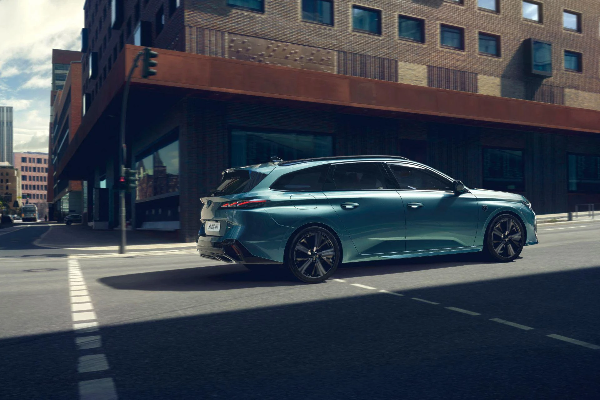 Nowy Peugeot 308 SW zaprezentowany! W rodzinnym nadwoziu jest jeszcze bardziej efe...