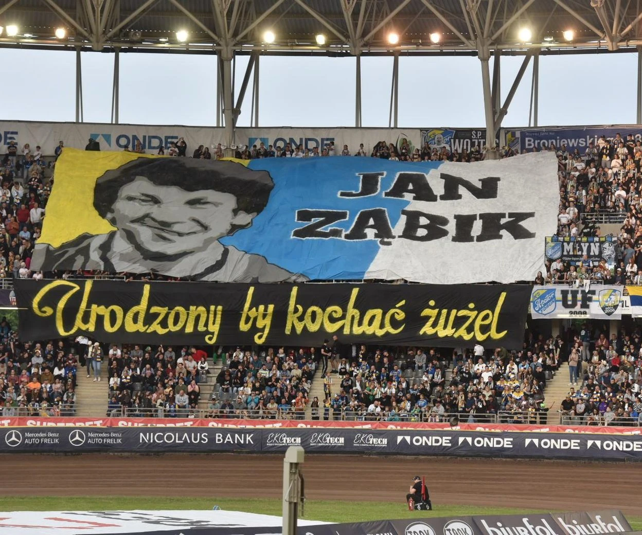 Fotorelacja Trybuny podczas meczu Apator - Motor wyglądały pięknie! Mamy dużo zdjęć kibiców