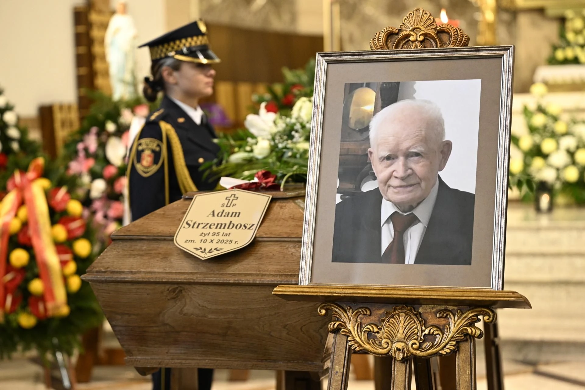 żegnały go tłumy Tak wyglądał pogrzeb prof. Adama Strzembosza. 