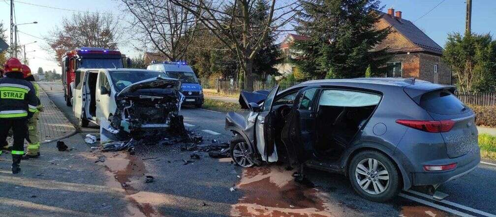 Wypadek Pięć osób rannych po czołowym zderzeniu w Tarnowie. Kierowca kii miał 1,5 promila