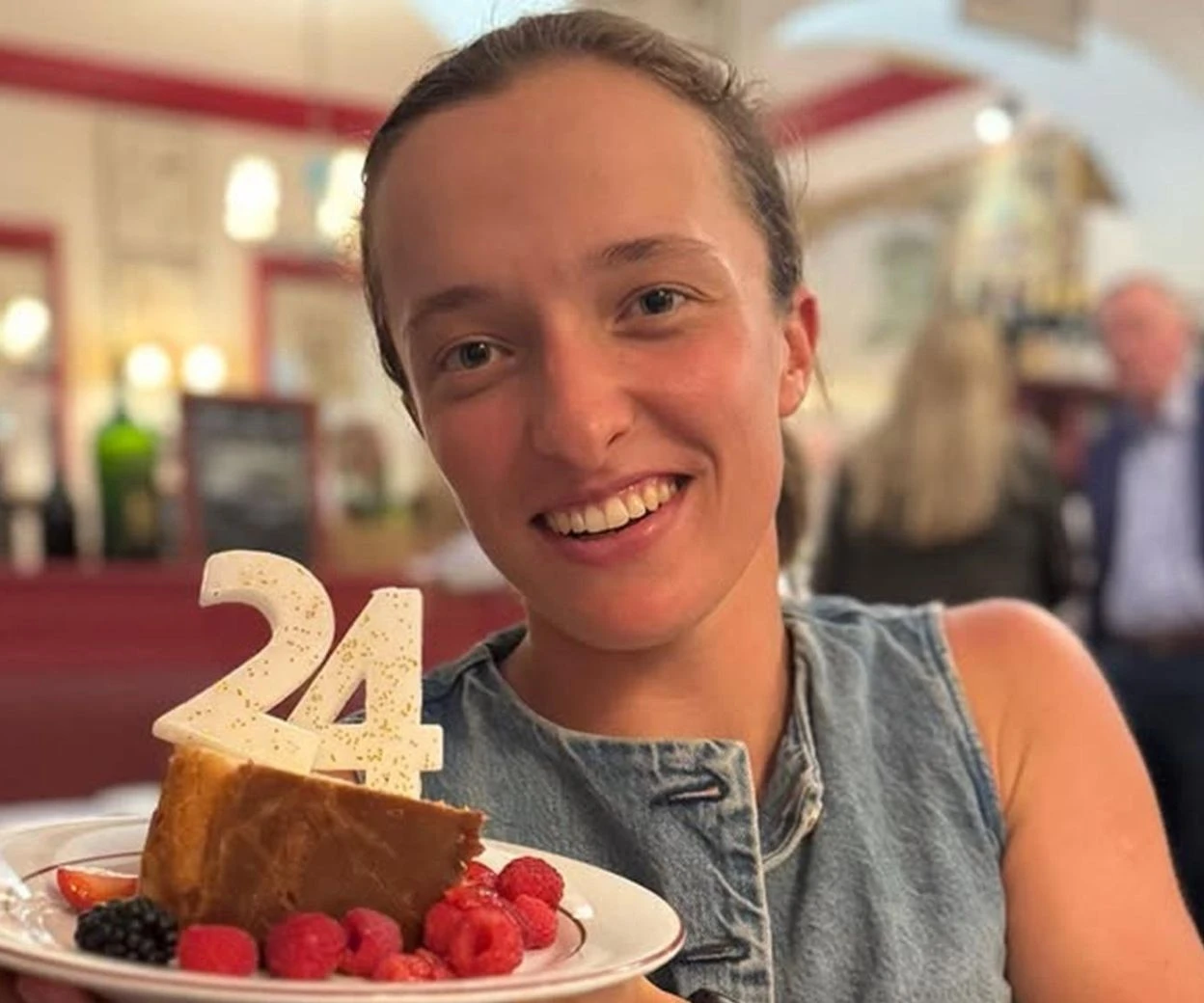 100 lat, Iga Tak Iga Świątek świętowała urodziny! Są zdjęcia. To już tradycja