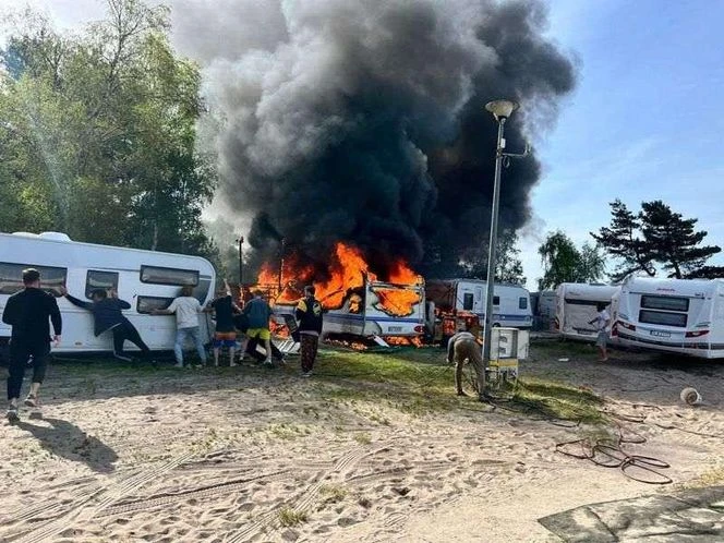 HORROR Pożar na kempingu w Jastarni! Turyści uciekali od szalejącego ognia