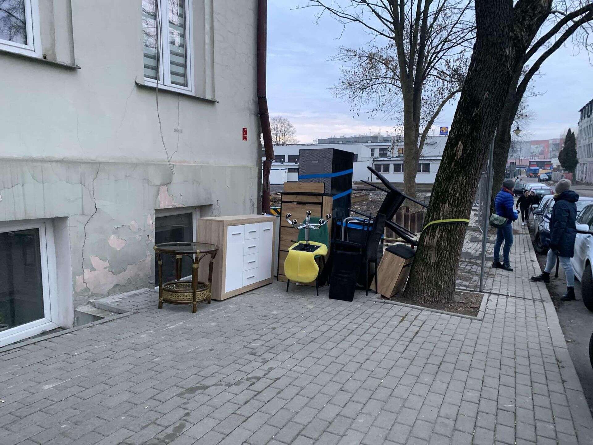 Dramat mieszkańców Kamienica grozi zawaleniem! Mieszkańcy w pośpiechu wynoszą swój dobytek