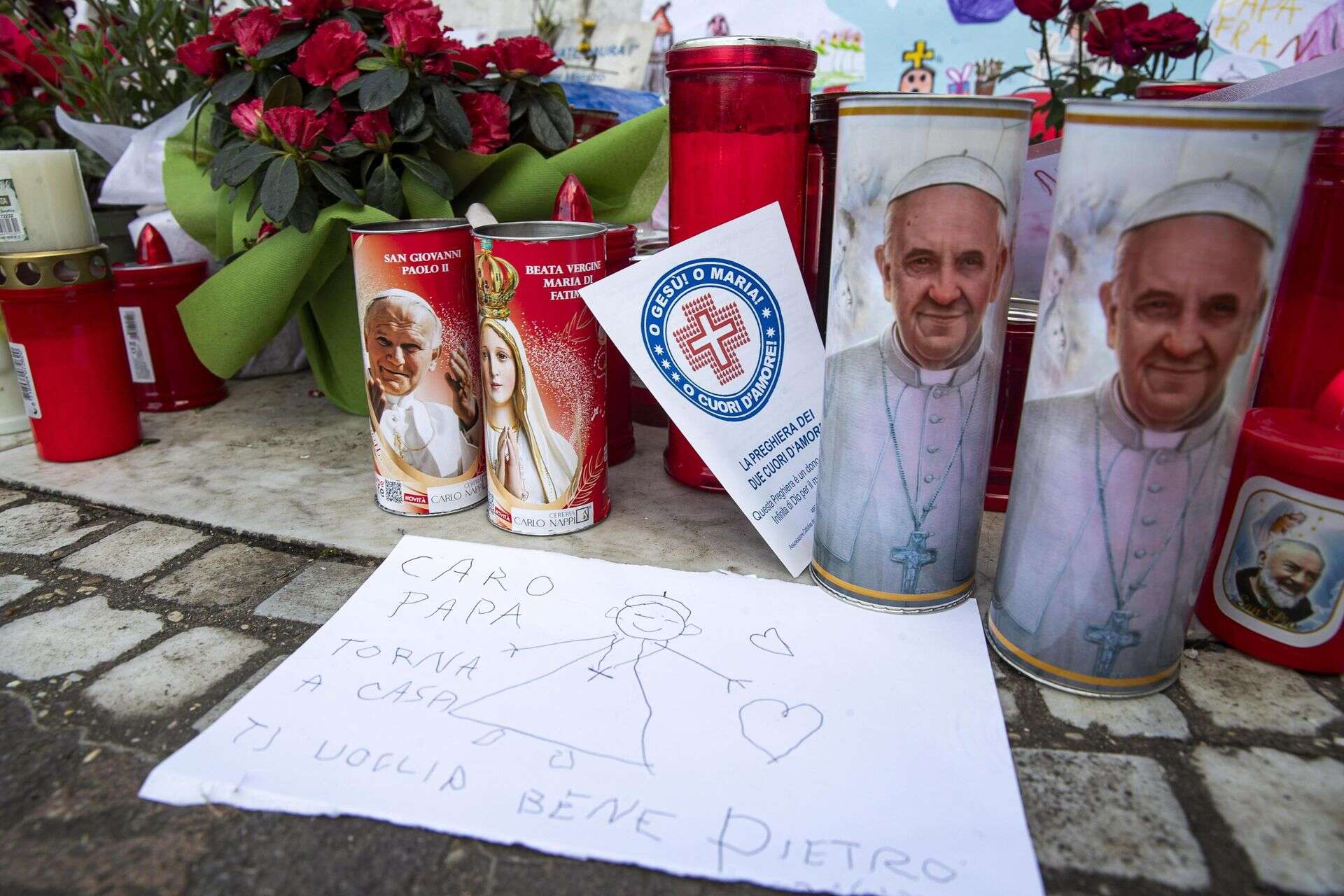 Ojciec Święty nadal w szpitalu Papież Franciszek słabnie! Na jedną rzecz nie możemy mieć nadziei