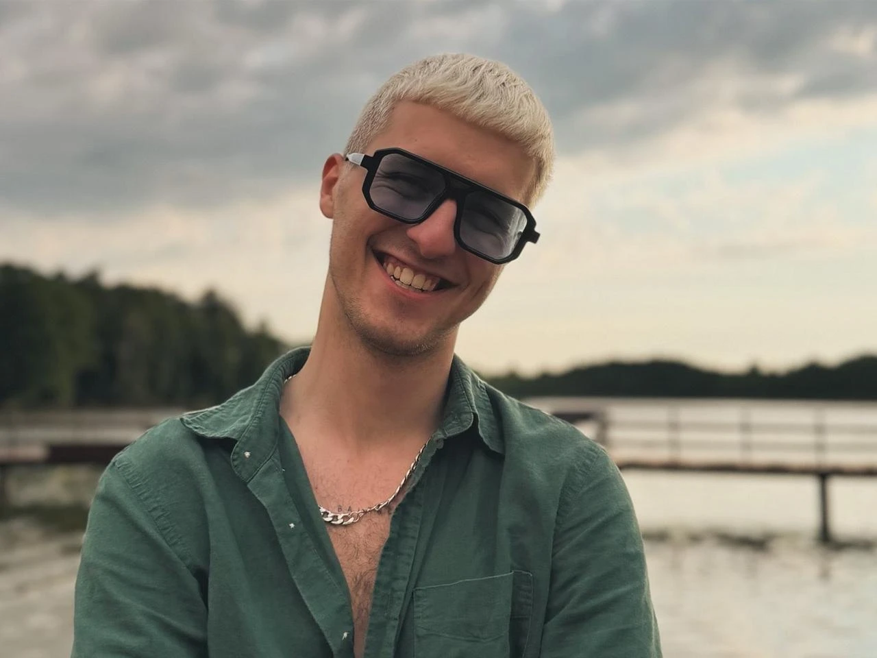 Gwiazdor disco o sprawach intymnych! Bosky to niezły Cassanova! Młody muzyk przebiera w dziewczynach i mówi o jednorazowy…