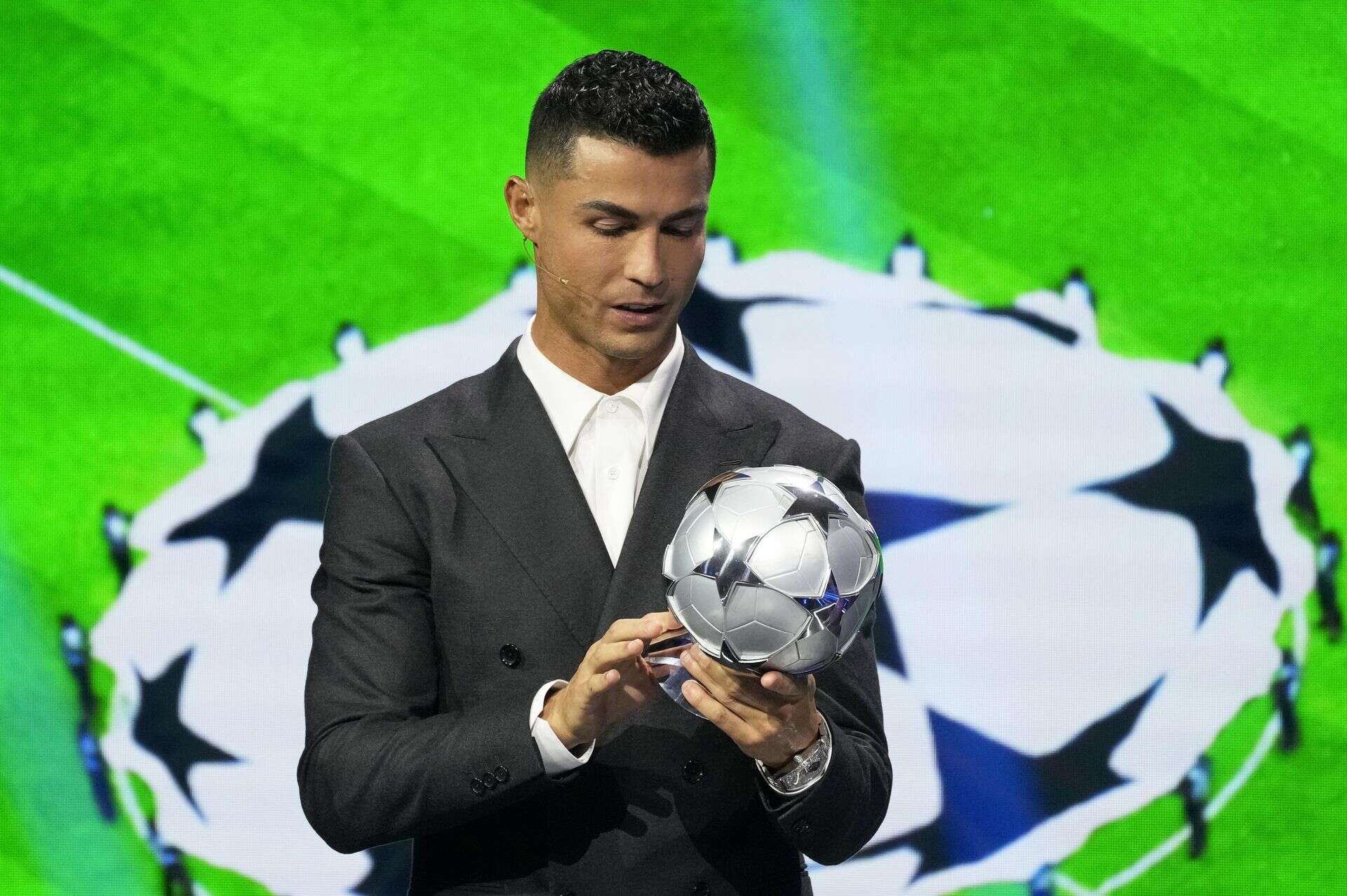 Kosmiczna kasa Od zarobków Cristiano Ronaldo w Arabii Saudyjskiej aż głowa pęka. Messi i LeBron Jam…