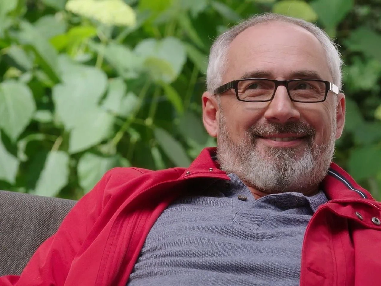 Dzieje się w jego życiu Kim jest Jacek Kopczyński? Aktor, lektor i głos Lamberta z Wiedźmina. Ma dziecko ze …