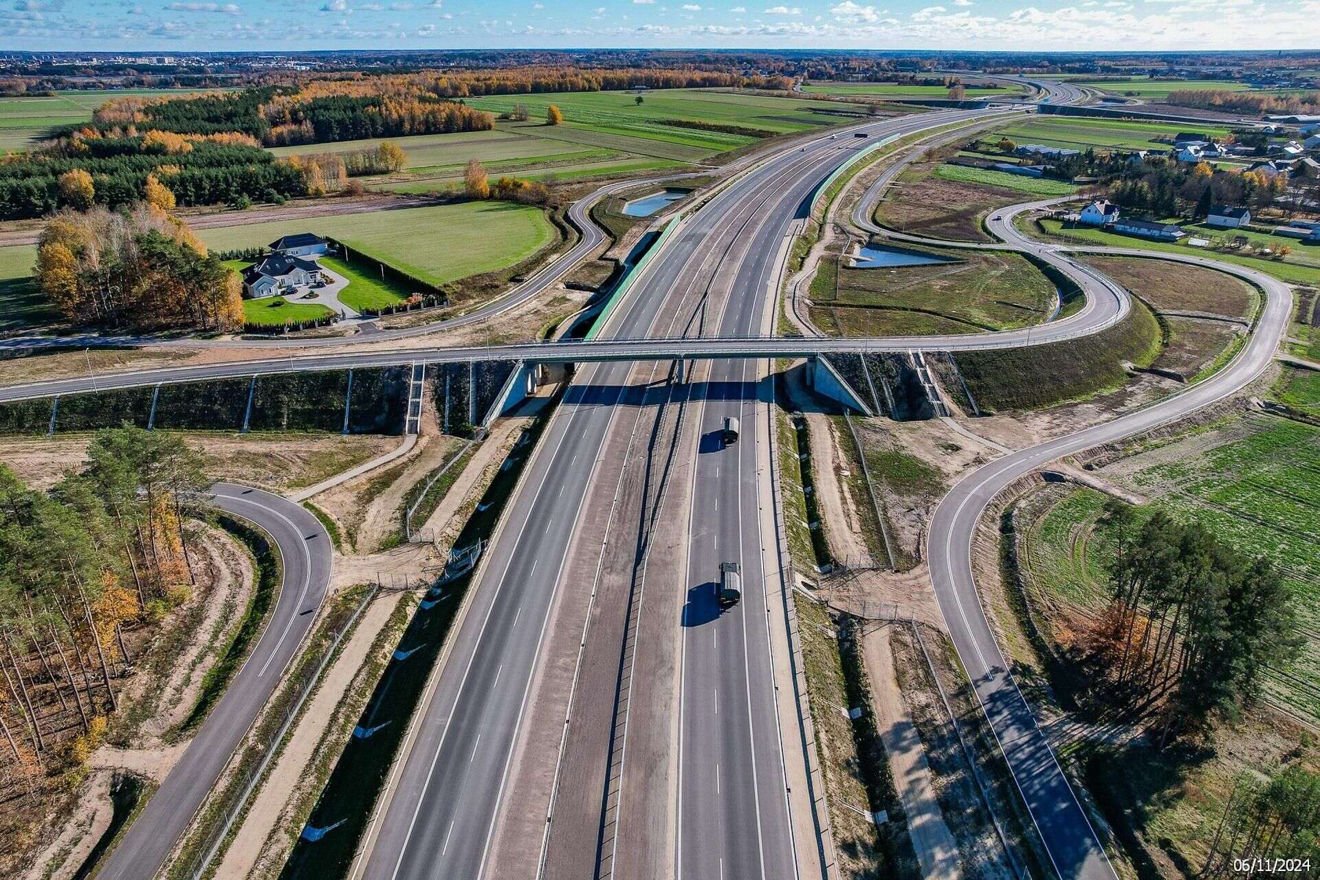 JUŻ W TYM ROKU?! Nowa autostrada w Polsce. Będzie miała nietypowy pas pośrodku!