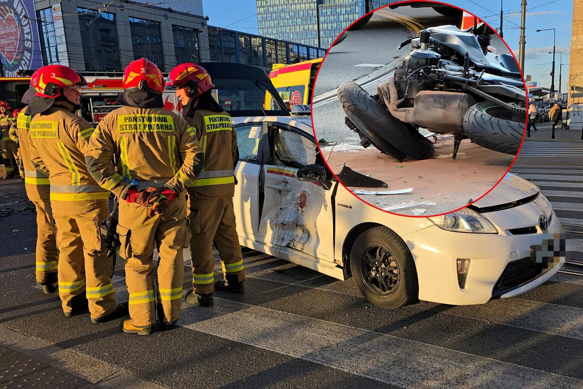 SZOK! Poważny wypadek w Warszawie. Kierowca przewozu osób zderzył się z motocyklistą