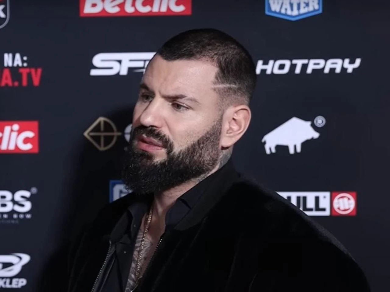 przerwał milczenie Wojtek Gola dosadnie po opuszczeniu prokuratury! Zabrał głos w wymownym wpisie. Pier…
