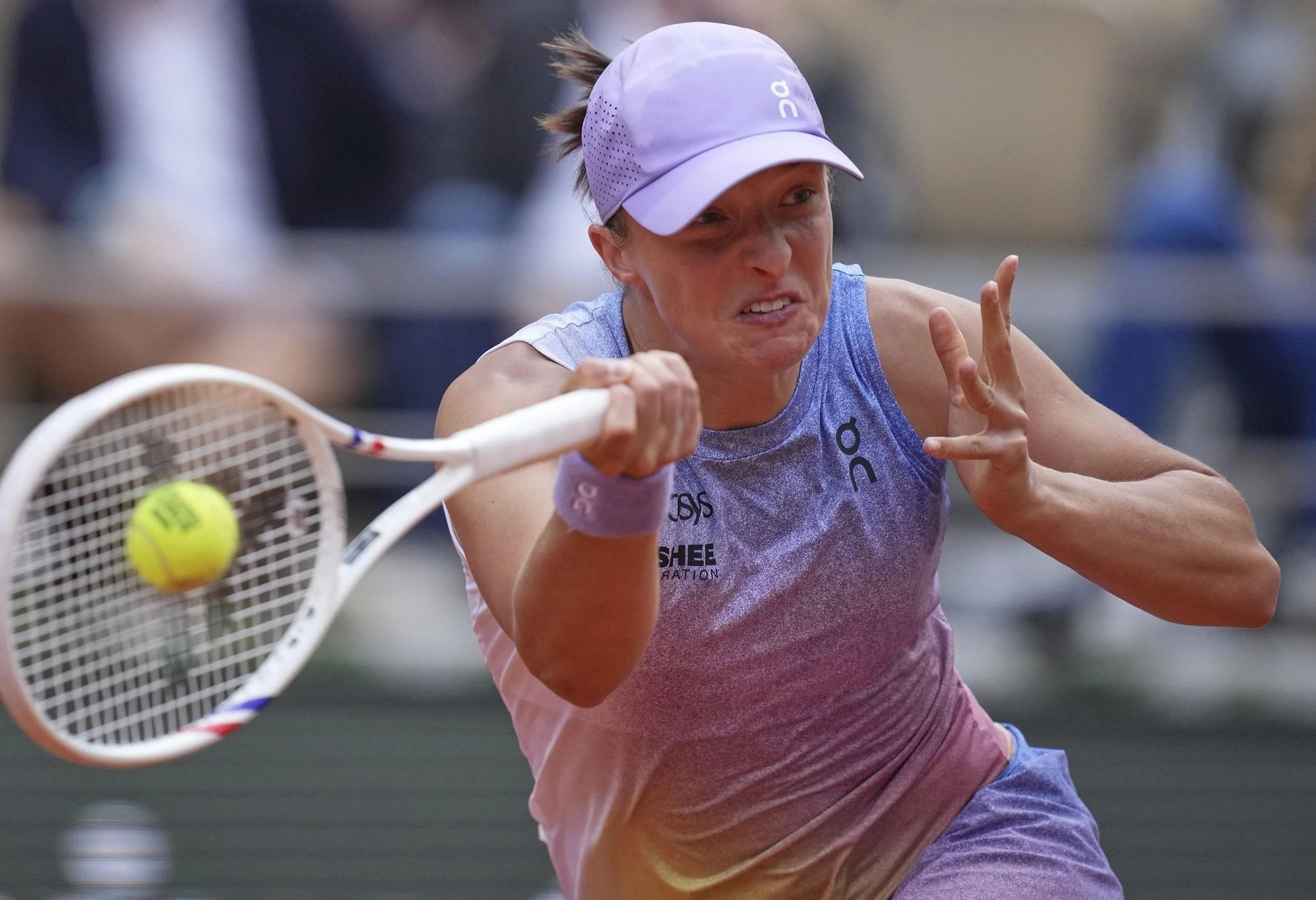 Roland Garros. Szybka wygrana Igi Świątek cieszyła się po zlaniu Emmy Raducanu. „Zagrałam tak jak chciałam”