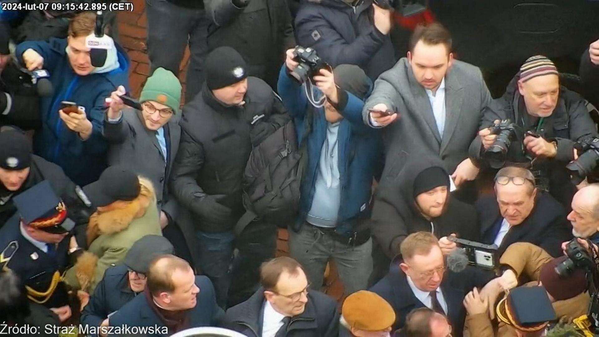 to wyjaśnia kary? Tak wyglądał szturm na Sejm posłów PiS. Straż Marszałkowska publikuje zdjęcia