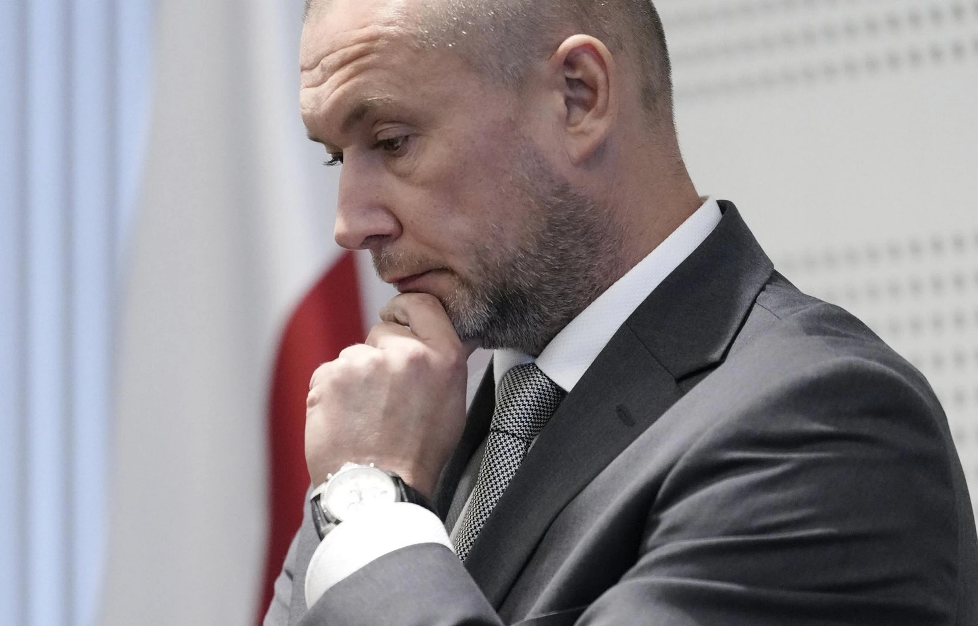 Żurek przeprasza za sędziego Uderzył autem w drzewo i odjechał?! Pijany sędzia Iwaniec zaprzecza, ze to on kierował