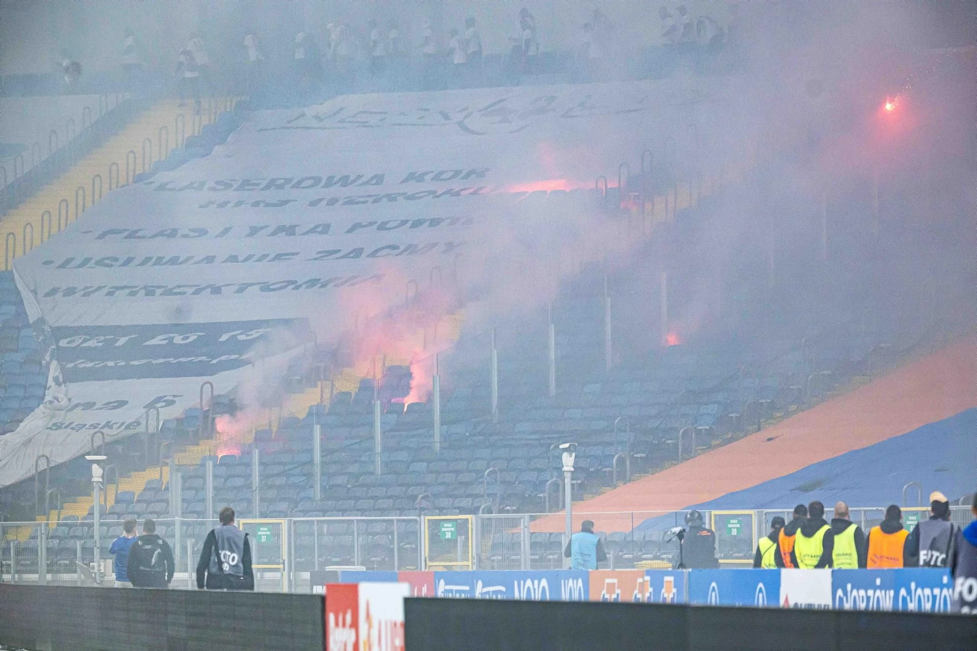 Awantura na meczu Skandal na Stadionie Śląskim! Zamieszki na meczu Ruch - ŁKS. Co tam się wydarzyło? […