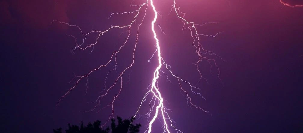 Nad Śląsk nadciąga pogodowy armagedon! Potężne nawałnice. Sprawdź, gdzie jest burz...