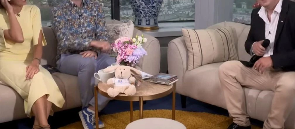 Popek ratowała sytuację Gwiazdor disco polo zaliczył koszmarną wpadkę na wizji! Fani Telewizji Republika aż …