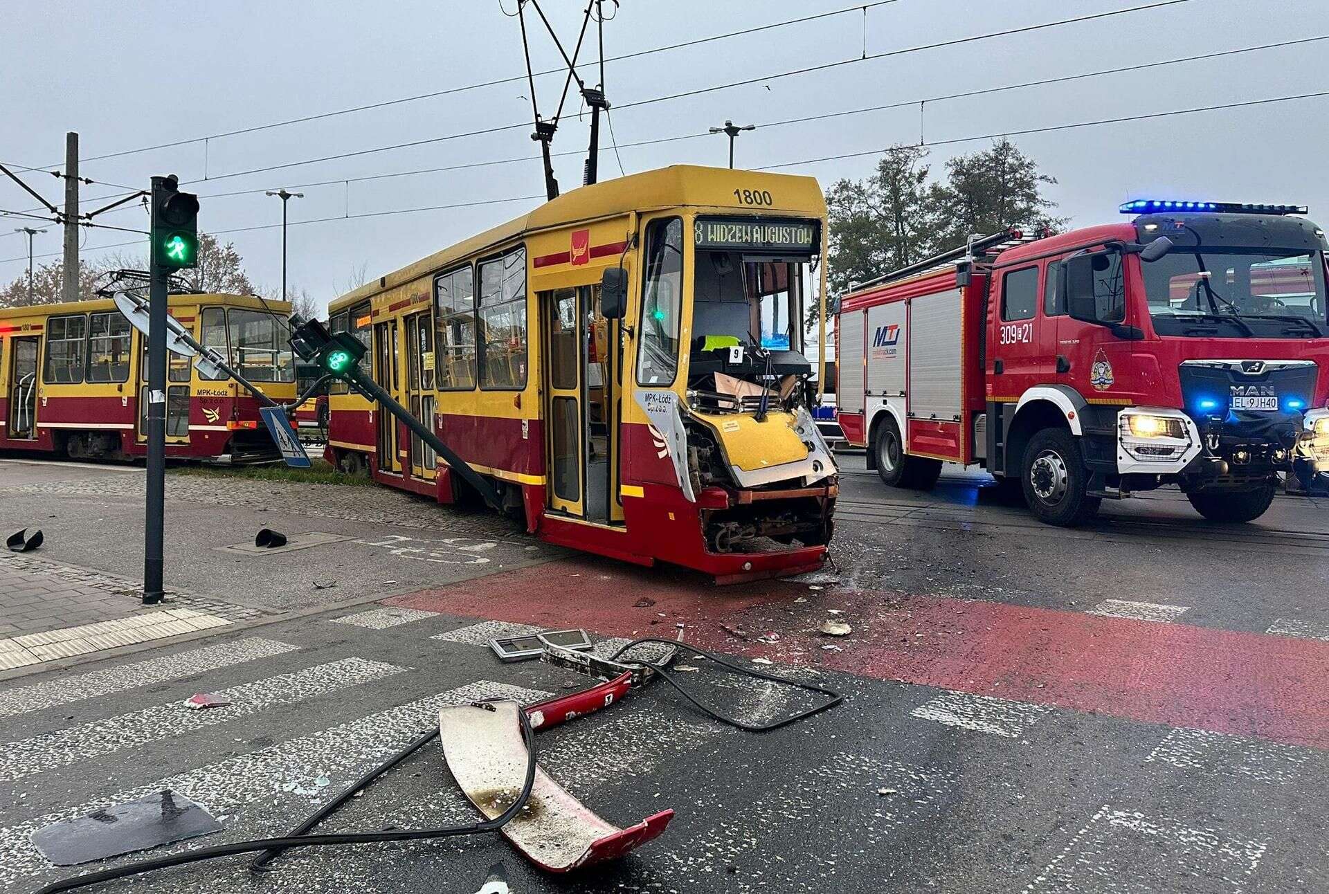 Chaos na ulicach Dwa wypadki z udziałem tramwajów! Wielkie zamieszanie na ulicach Łodzi [ZDJĘCIA]