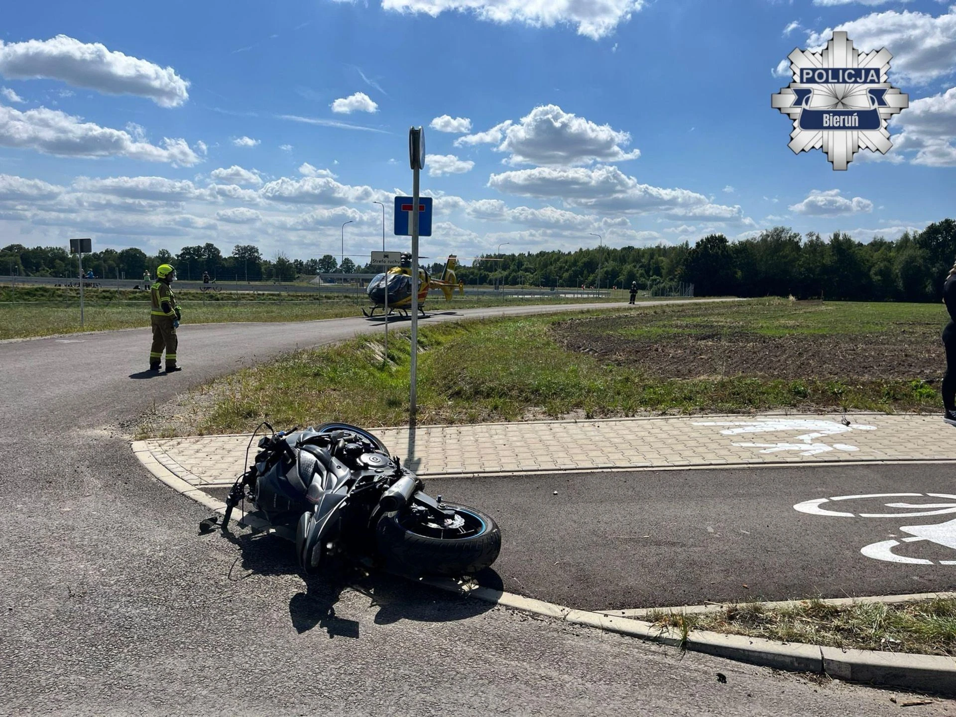 Dwie osoby w szpitalu 11-latek na rowerze wjechał pod motocykl. Lądował śmigłowiec LPR