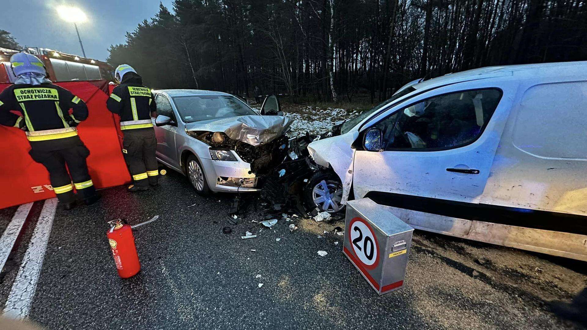 Tragiczny wypadek na DK 10 w Przyłubiu! Nie żyje jedna osoba, a kilka zostało rannyc…