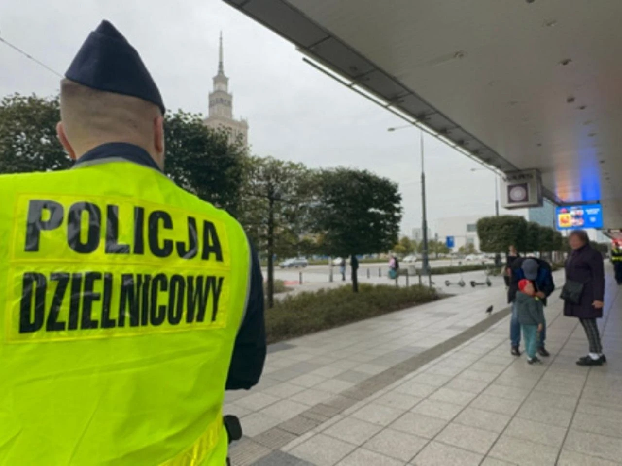 GORZKO POŻAŁOWAŁ Dramat w centrum Warszawy. 29-latek znęcał się nad matką i 12-letnią siostrą