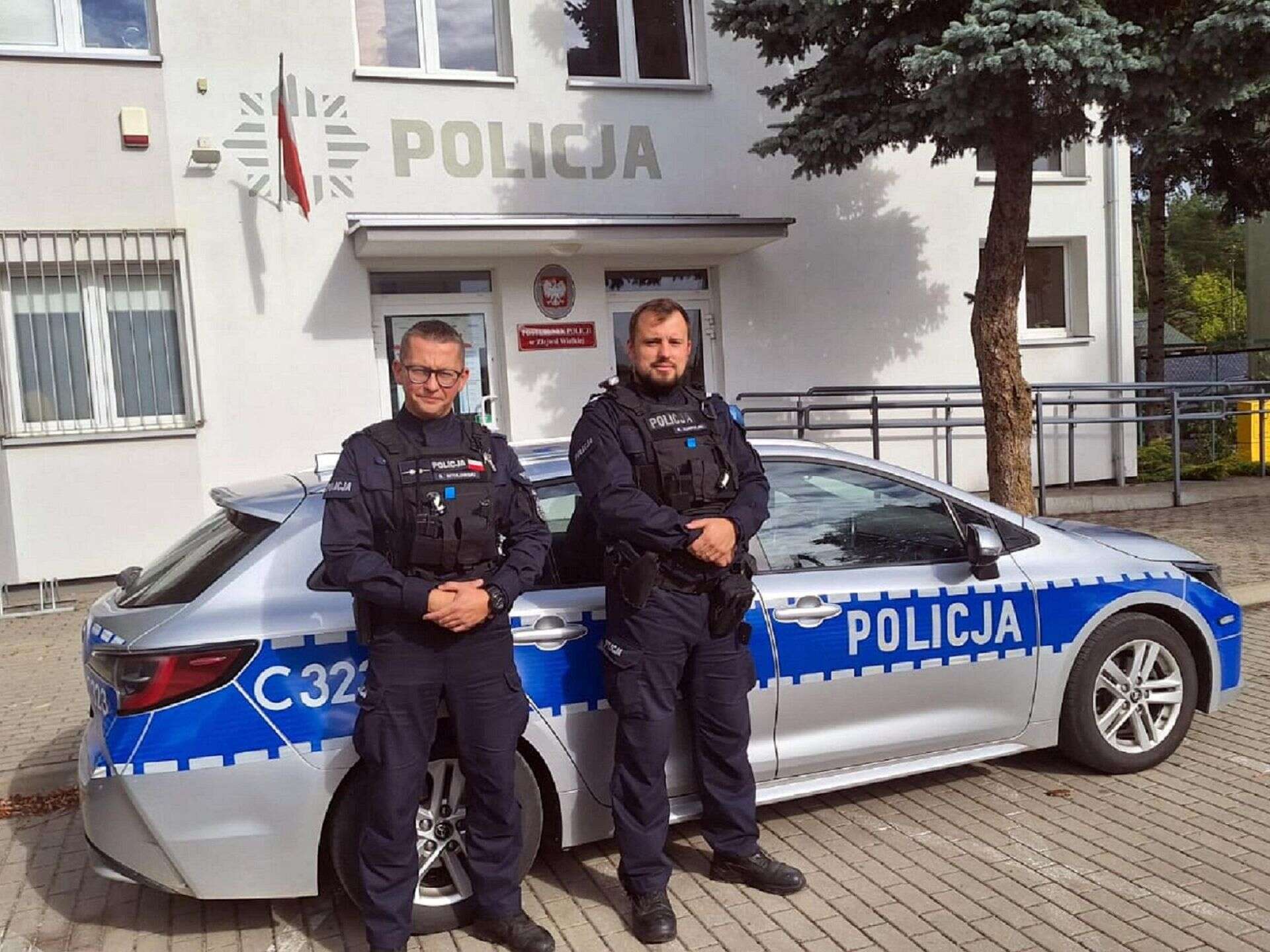 Brawo! Kobieta przeżyła, bo trafiła na tych dwóch policjantów