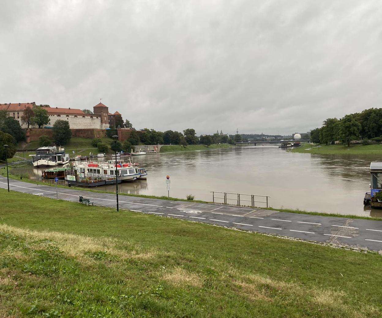 Mapa lokalizacji Kraków czeka na falę powodziową. W tych miejscach będą rozdawać worki z piaskiem. Po…