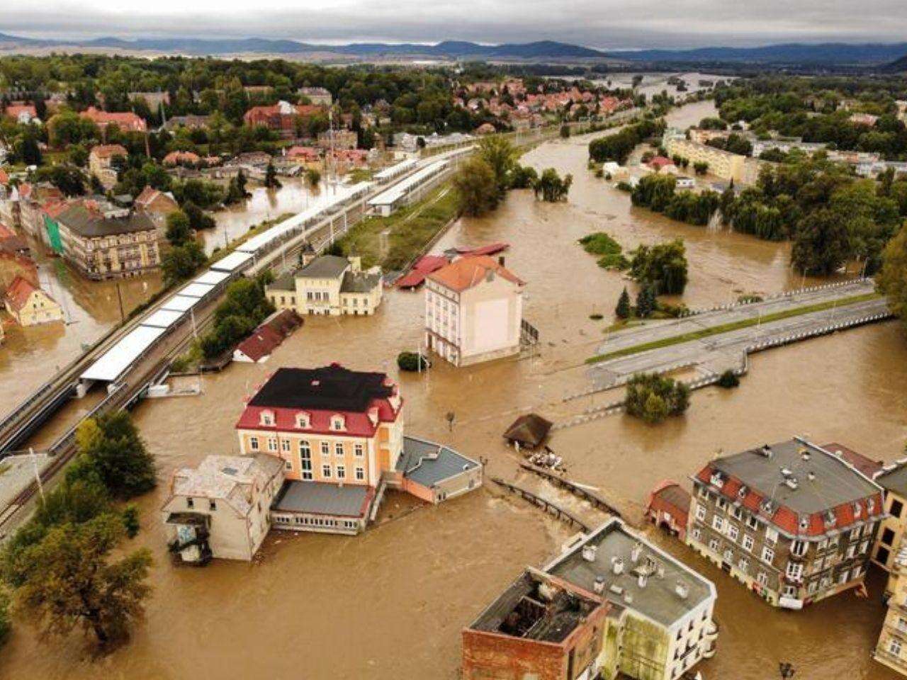 Szok Powódź w Polsce. Ponad 60 tysięcy osób bez prądu! Woda zalała nawet elektrownie wodn…